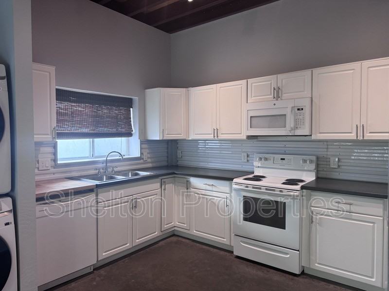 2121 W Hayward Ave #4 - Photo 7 of 24