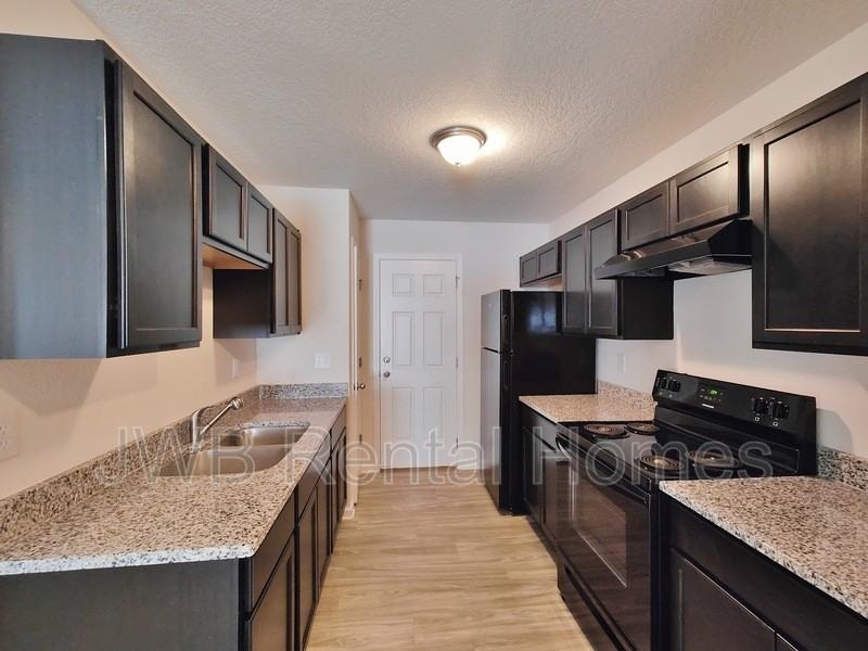 1166 Bertram St - Photo 3 of 9