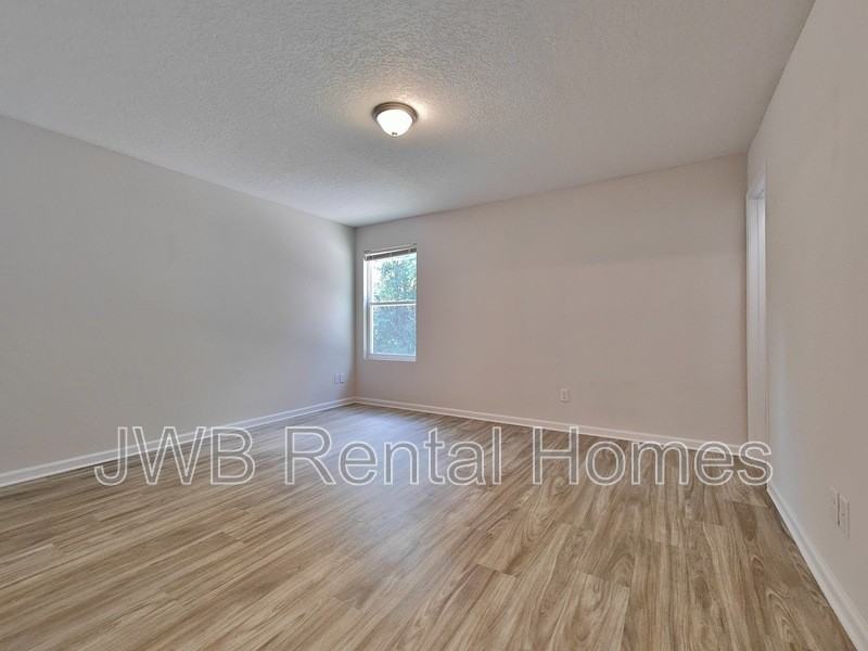 1166 Bertram St - Photo 6 of 9