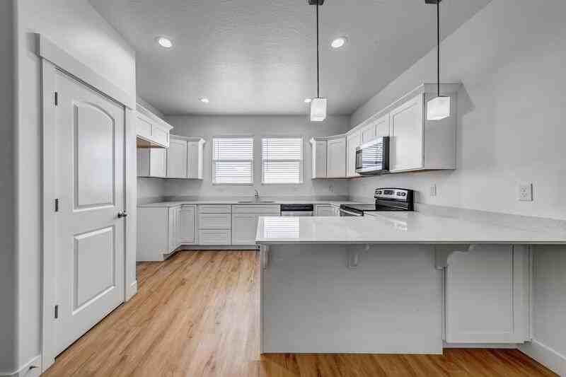 3904 Hardman Way - Photo 7 of 26