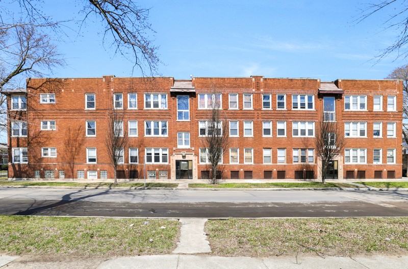 7255 South Calumet Avenue - Photo 2 of 9