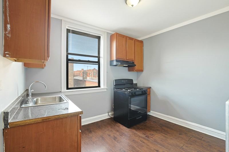 7255 South Calumet Avenue - Photo 3 of 9