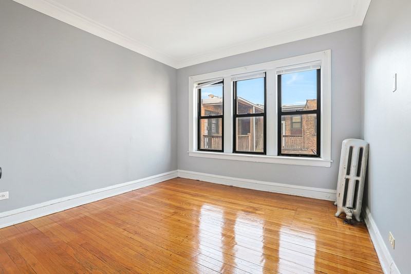 7255 South Calumet Avenue - Photo 4 of 9