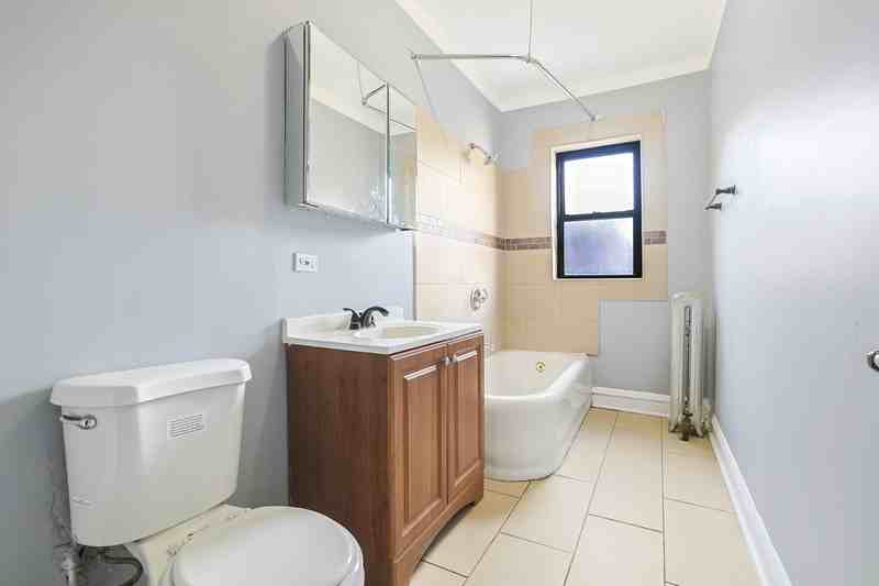 7255 South Calumet Avenue - Photo 6 of 9