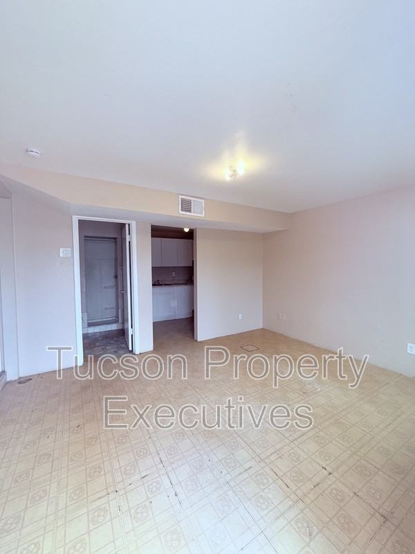 2411 S 6th Ave - Photo 7 of 22