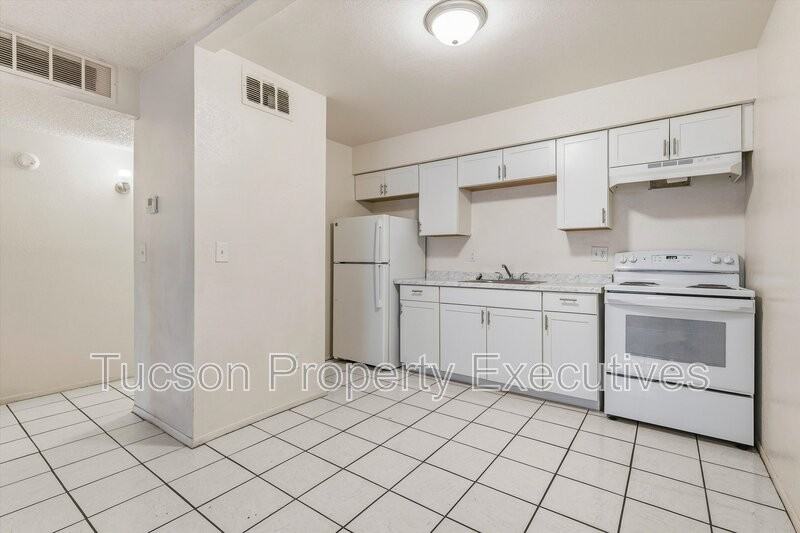 319 E Mohave Rd - Photo 2 of 22