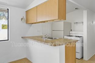 1662 N Beverly Ave - Photo 1 of 1