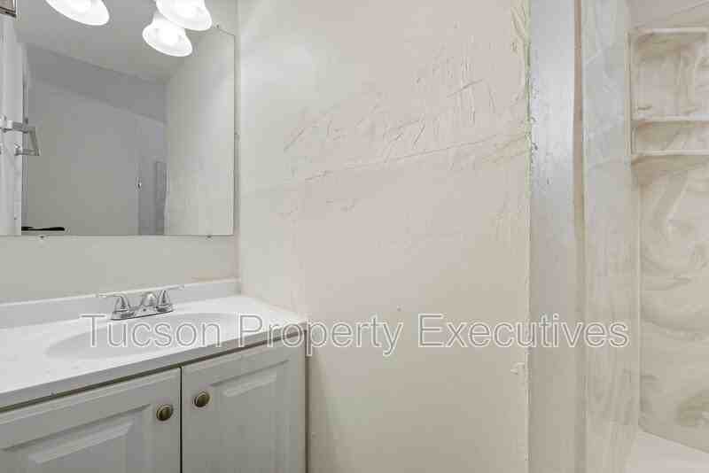 1662 N Beverly Ave - Photo 7 of 24