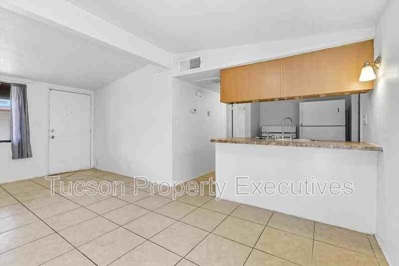 1638 N Beverly Ave - Photo 6 of 20