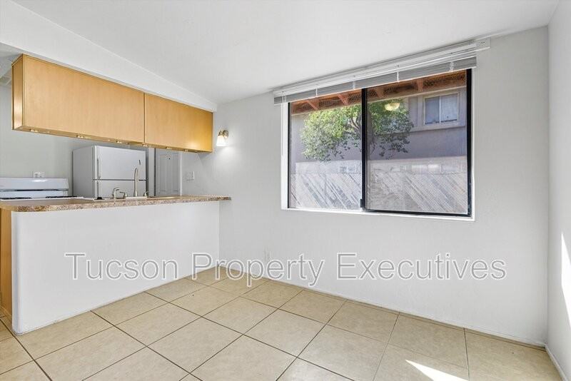1638 N Beverly Ave - Photo 5 of 20