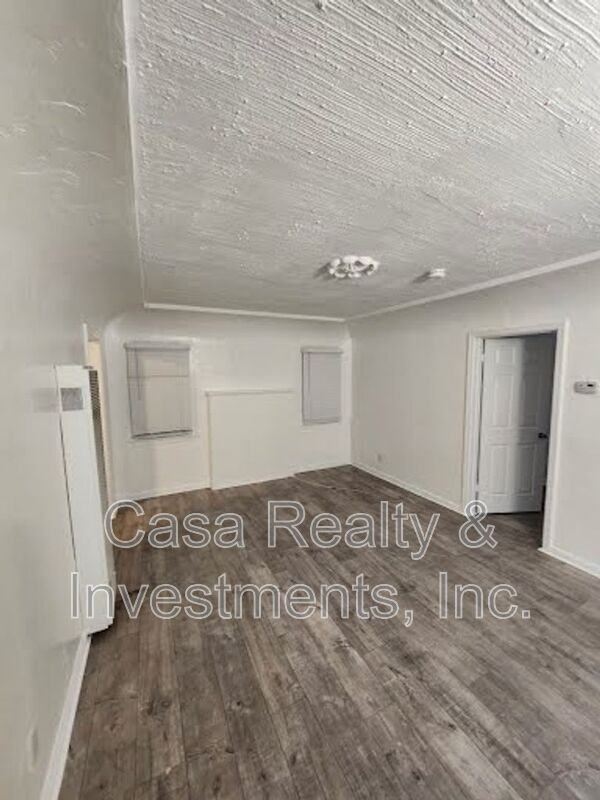 5911 S Wilton Pl - Photo 2 of 6