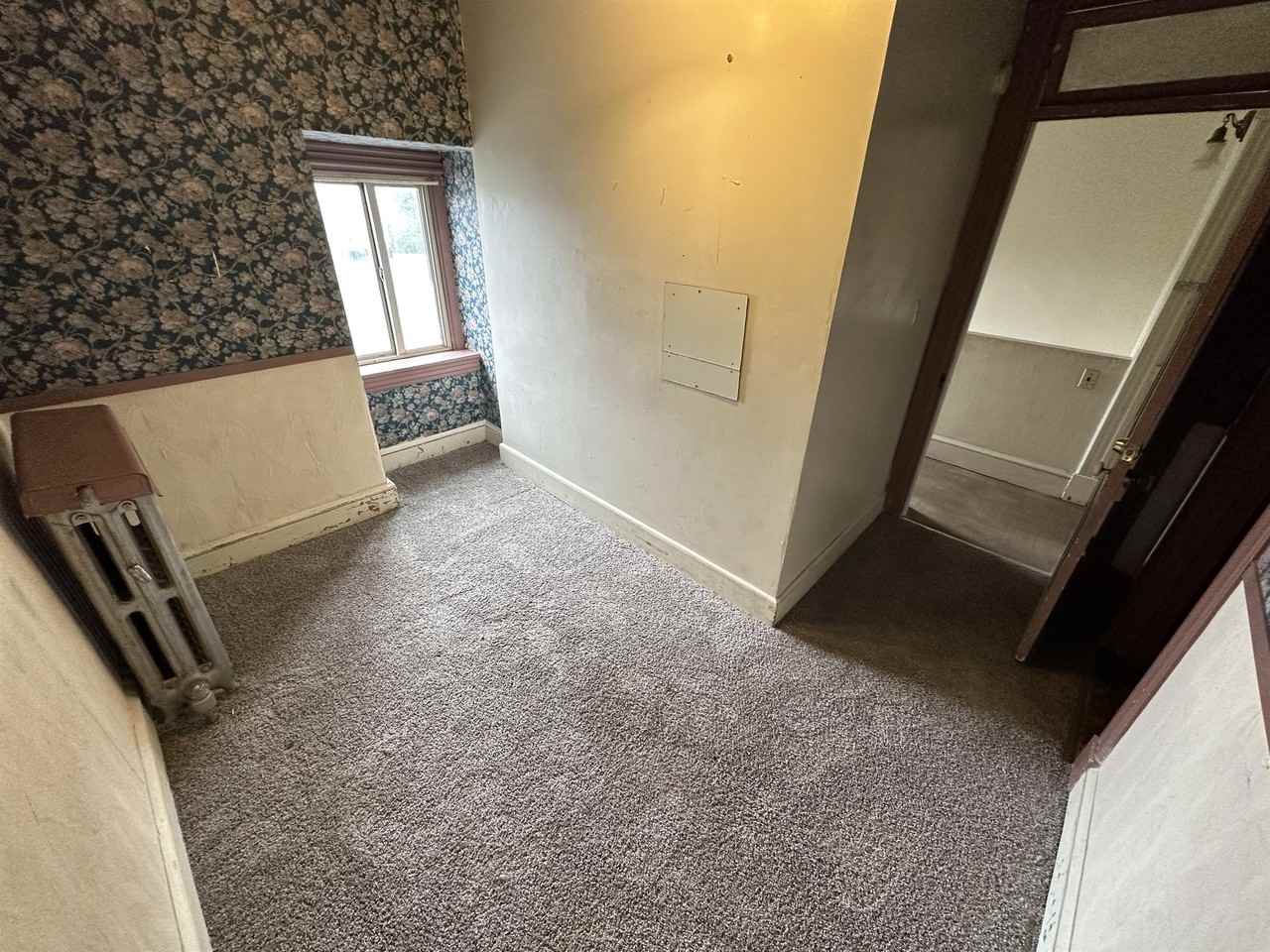 911 East King Street - Photo 2 of 8