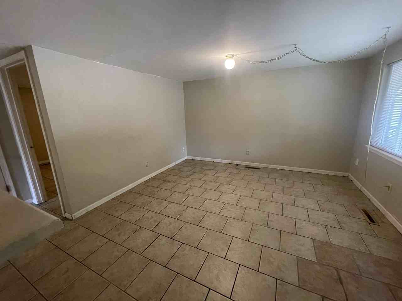 717 South Prairie St. - Photo 5 of 43