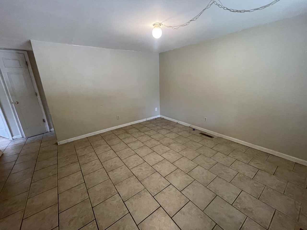 717 South Prairie St. - Photo 6 of 43