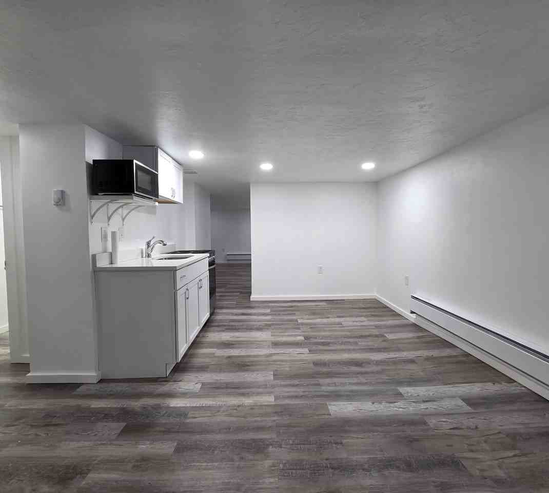 621-623 Lincoln Avenue - Photo 2 of 37