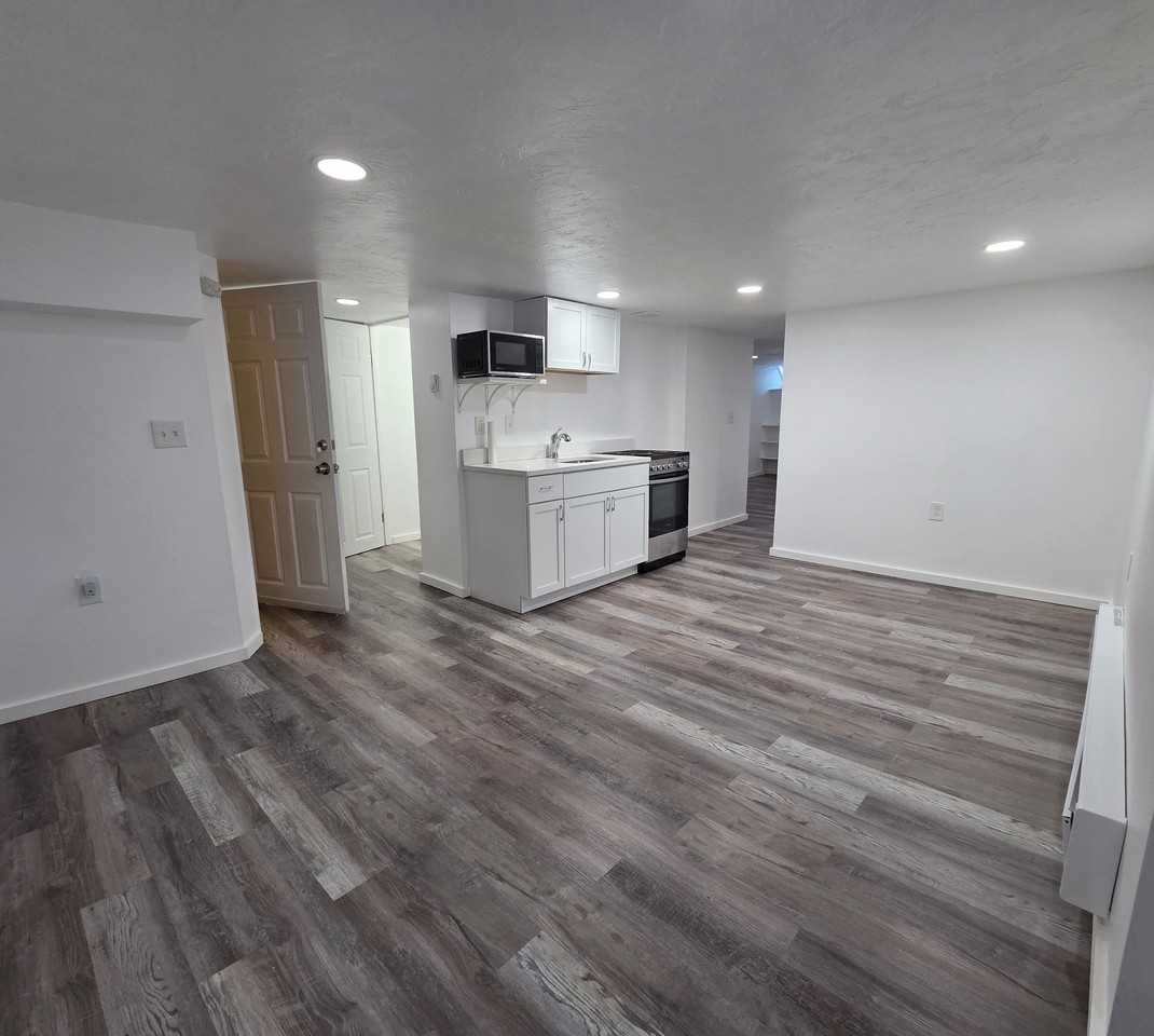 621-623 Lincoln Avenue - Photo 3 of 37