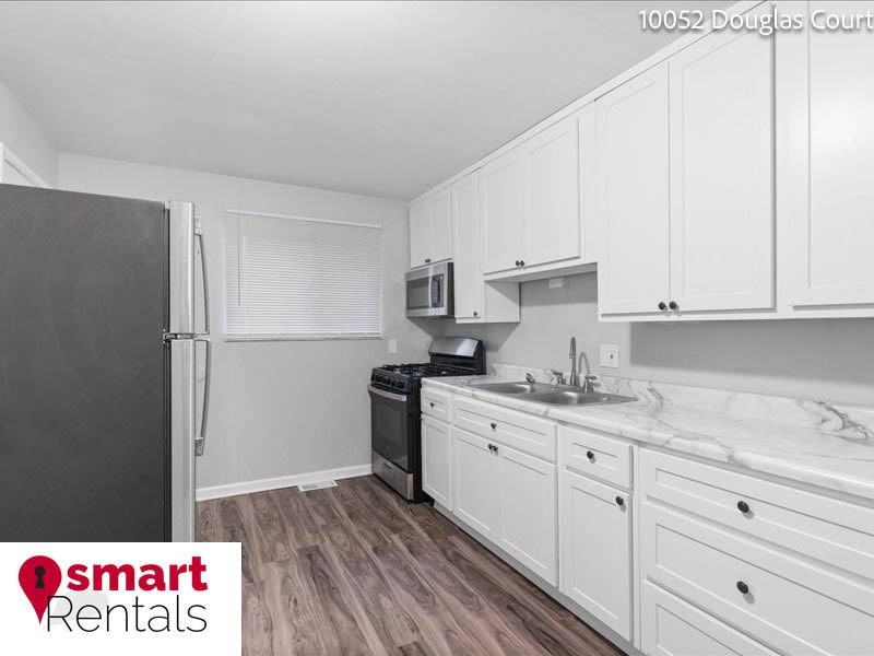 10052 Douglas Court - Photo 3 of 11