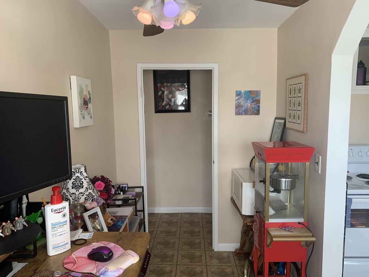 827 Pleasant Street - Photo 5 of 32