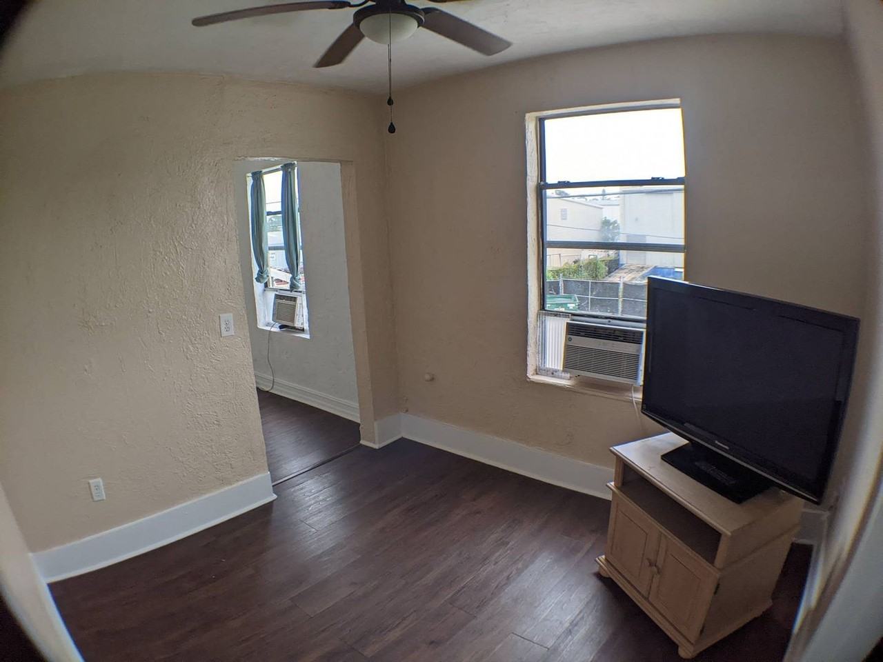 401 Colonia Lane East ##E. - Photo 5 of 10