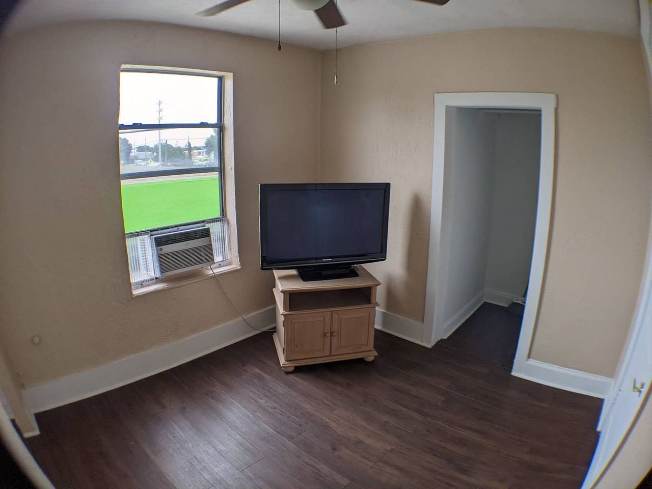 401 Colonia Lane East ##E. - Photo 6 of 10