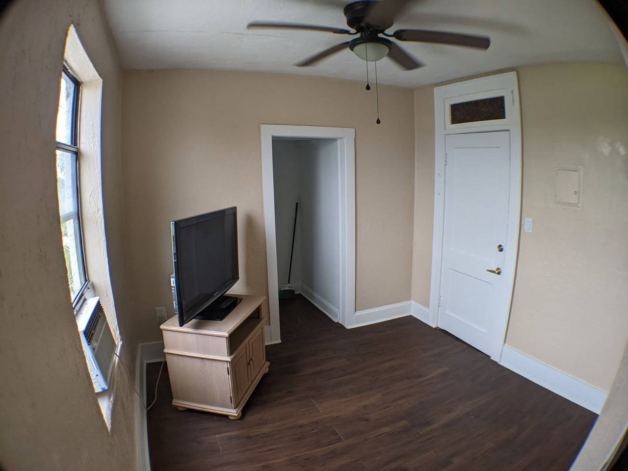 401 Colonia Lane East ##E. - Photo 7 of 10