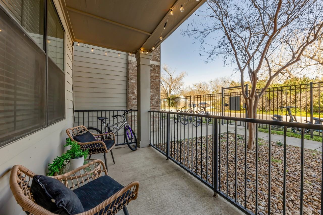 1026 Foster Avenue - Photo 4 of 22