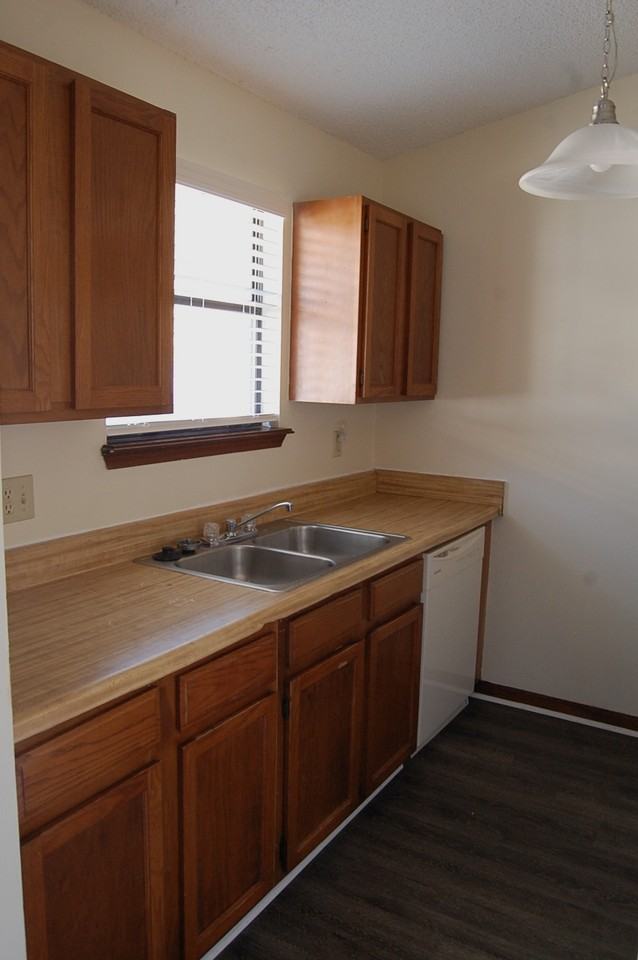 1338 Yorktown Pl - Photo 2 of 11