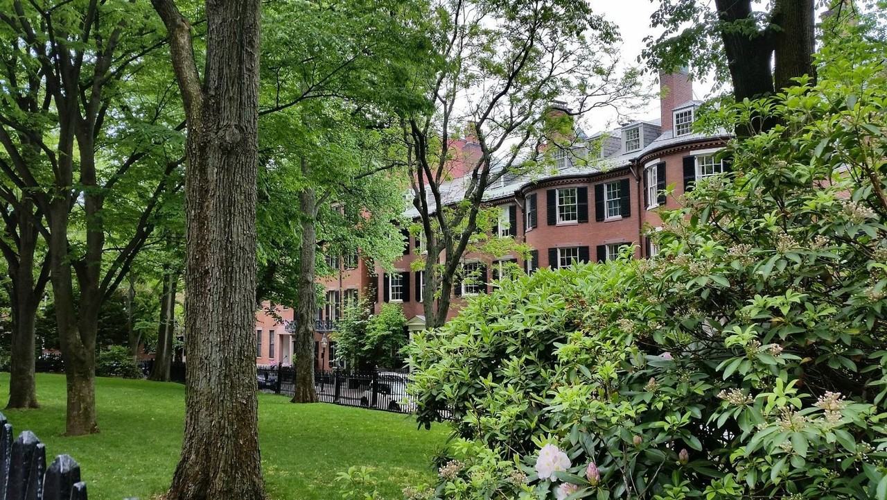 2 Louisburg Square - Photo 4 of 25