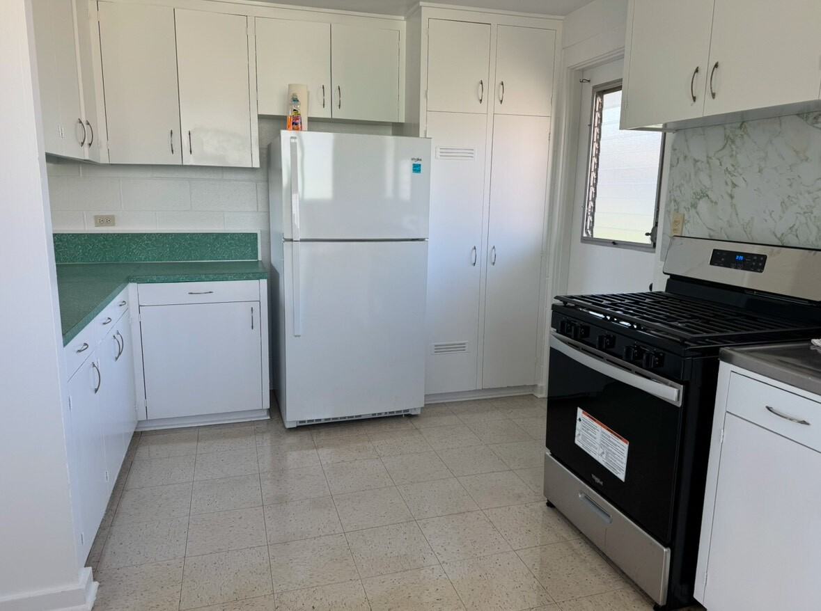 1275 Matlock Avenue #4 - Photo 5 of 10