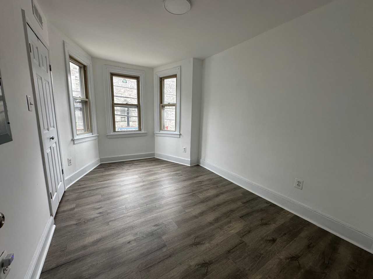 231-33 West Coulter Street - Photo 2 of 9