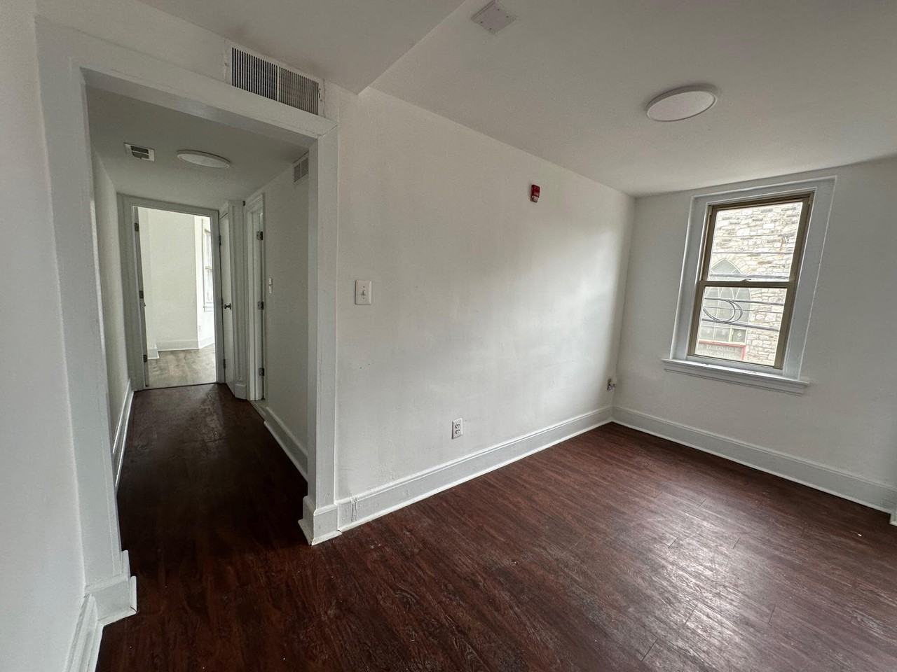 231-33 West Coulter Street - Photo 4 of 9