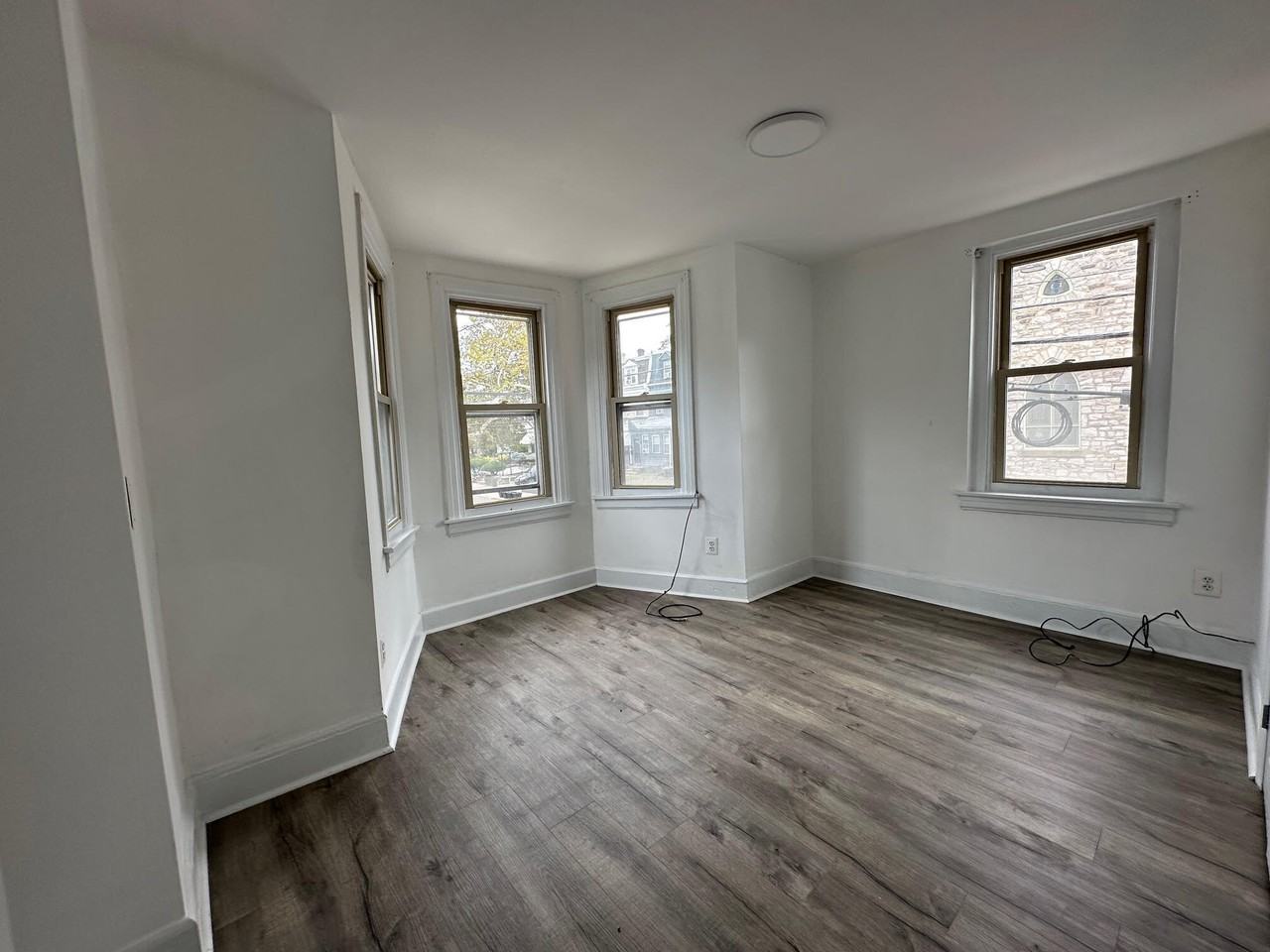 231-33 West Coulter Street - Photo 6 of 9