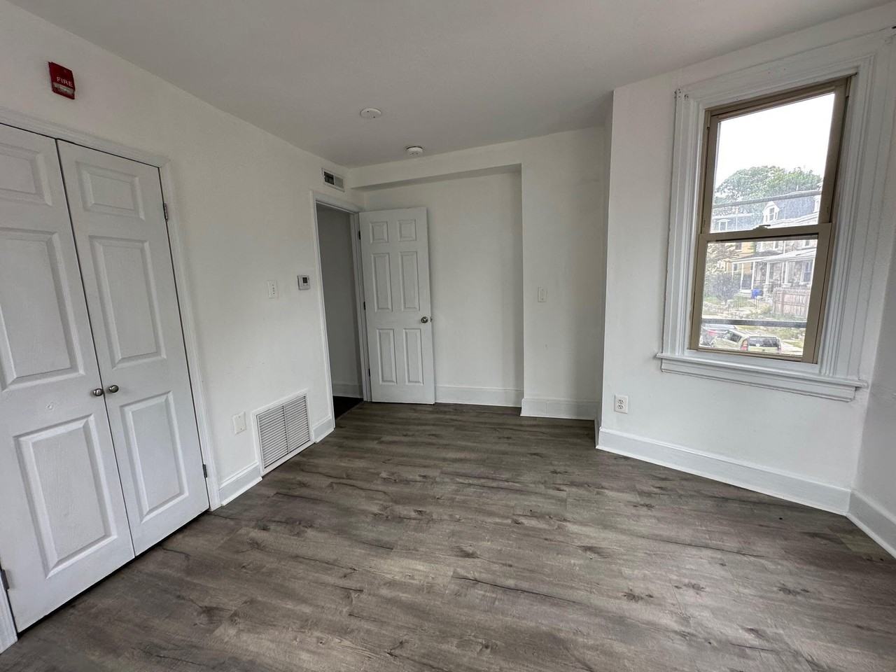 231-33 West Coulter Street - Photo 7 of 9