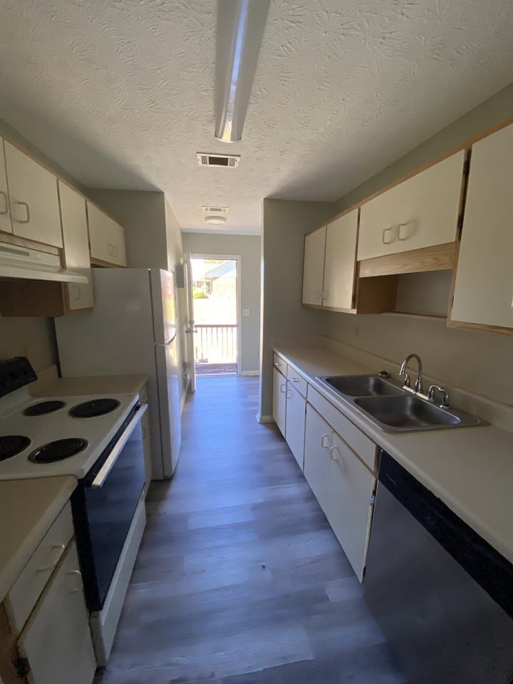 6200 Cross Tie Court - Photo 3 of 19