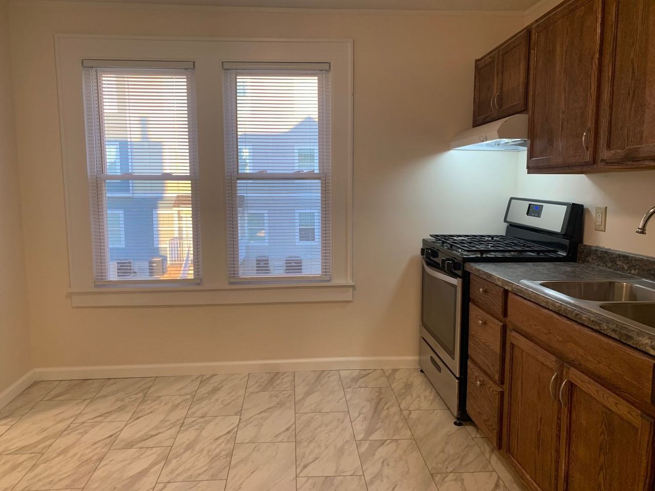 233-235 Grant Avenue - Photo 4 of 29