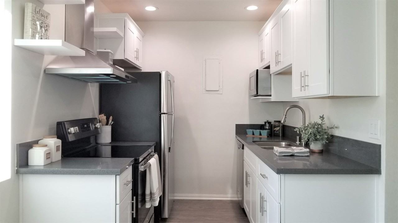 Bleu Apartments - Photo 5 of 45