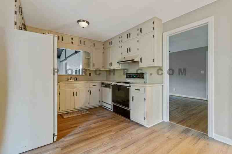 820 Pinehill Dr Se - Photo 2 of 38