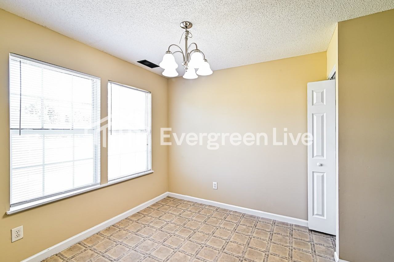 130 Curvewood Rd - Photo 3 of 15