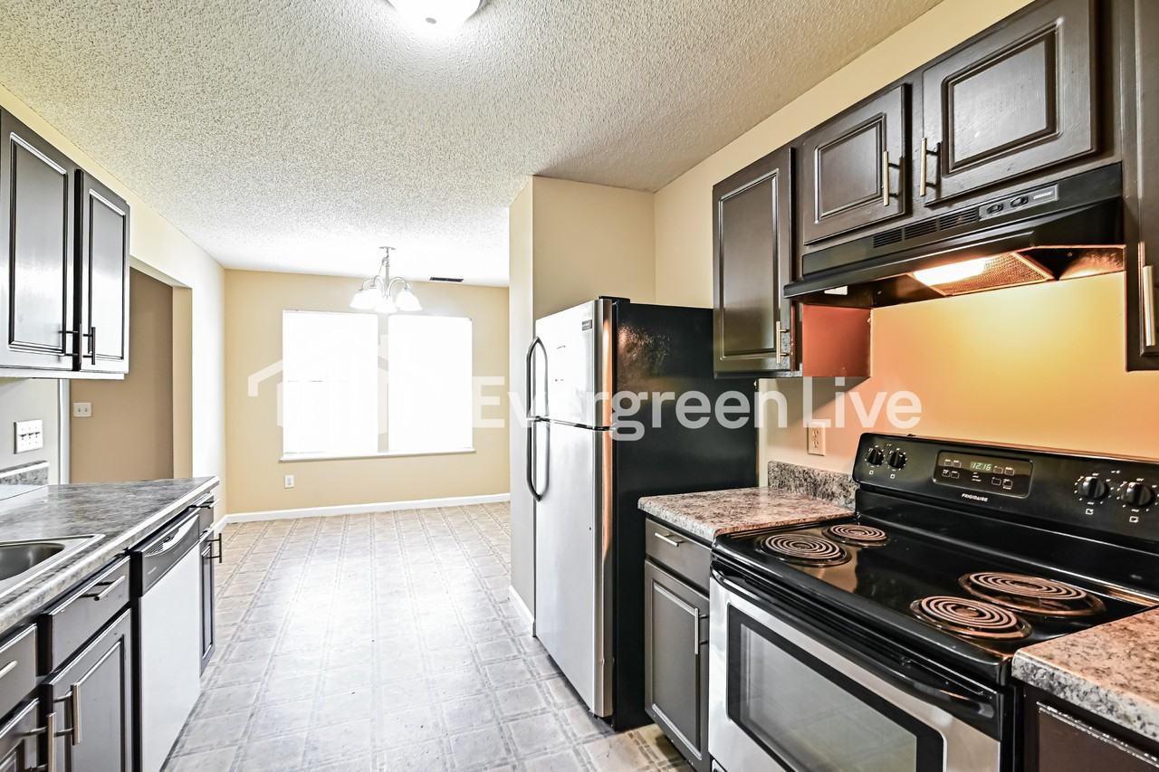 130 Curvewood Rd - Photo 4 of 15