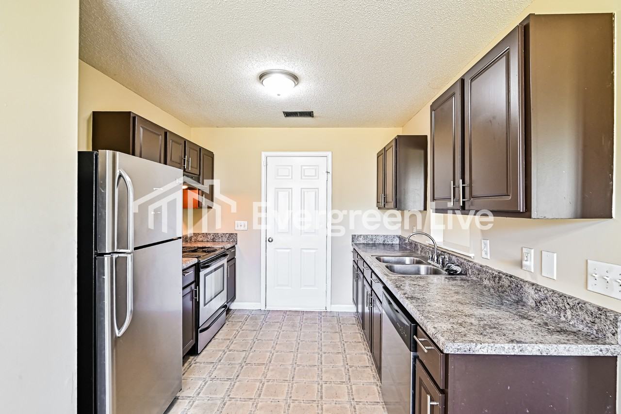 130 Curvewood Rd - Photo 5 of 15