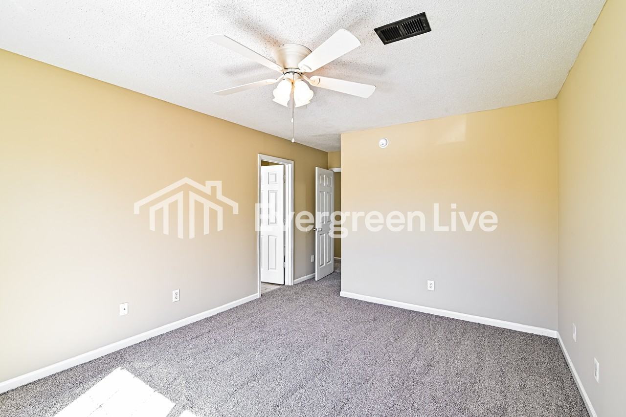 130 Curvewood Rd - Photo 6 of 15