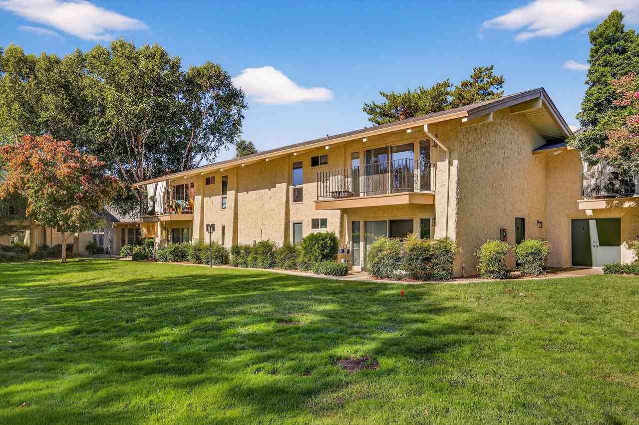 Villa Del Mar Apartments - Photo 2 of 14