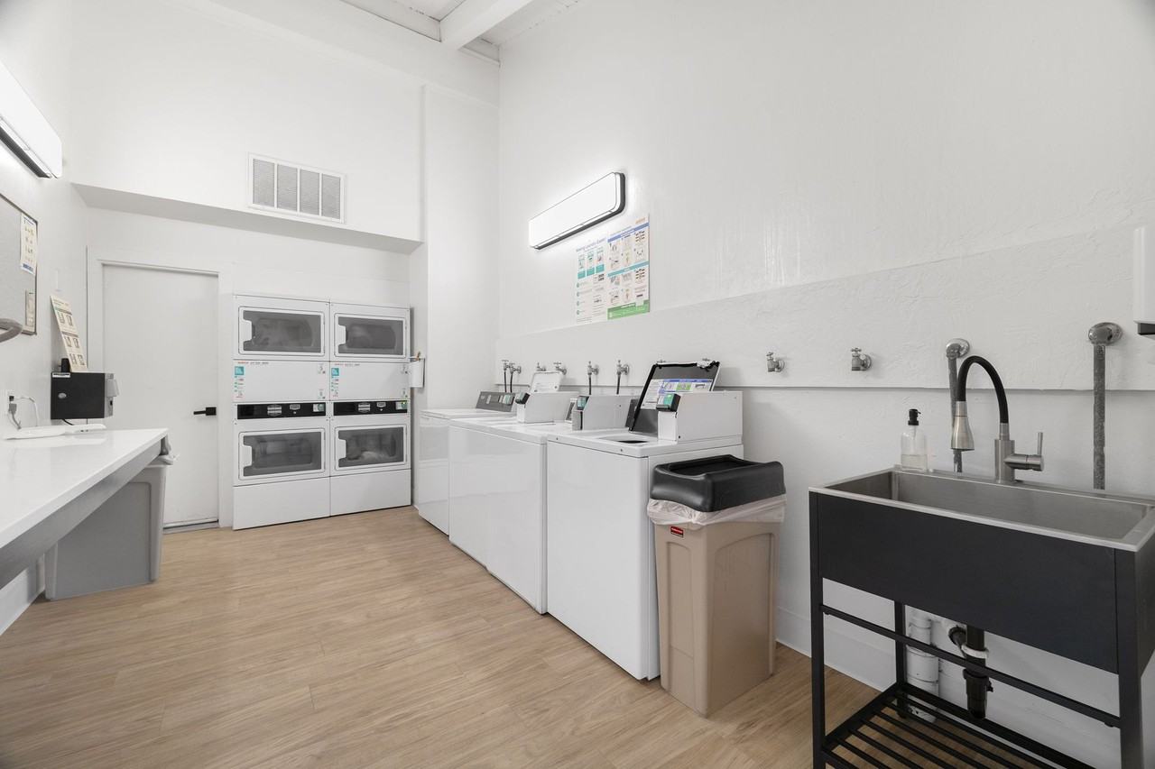 Villa Del Mar Apartments - Photo 7 of 14