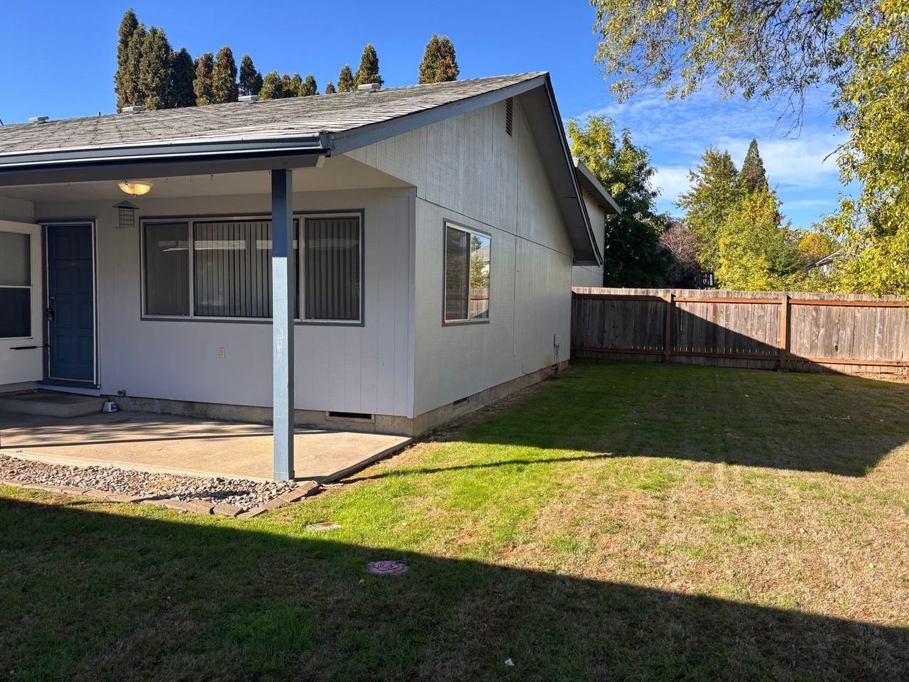 595 Nw Oak Ave - Photo 2 of 23