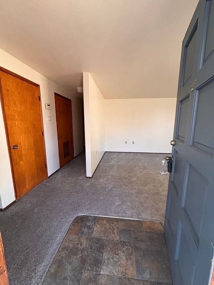 595 Nw Oak Ave - Photo 3 of 23