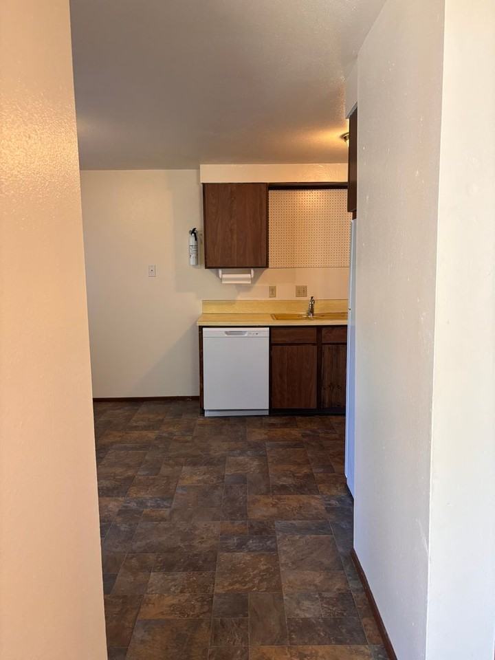 595 Nw Oak Ave - Photo 6 of 23