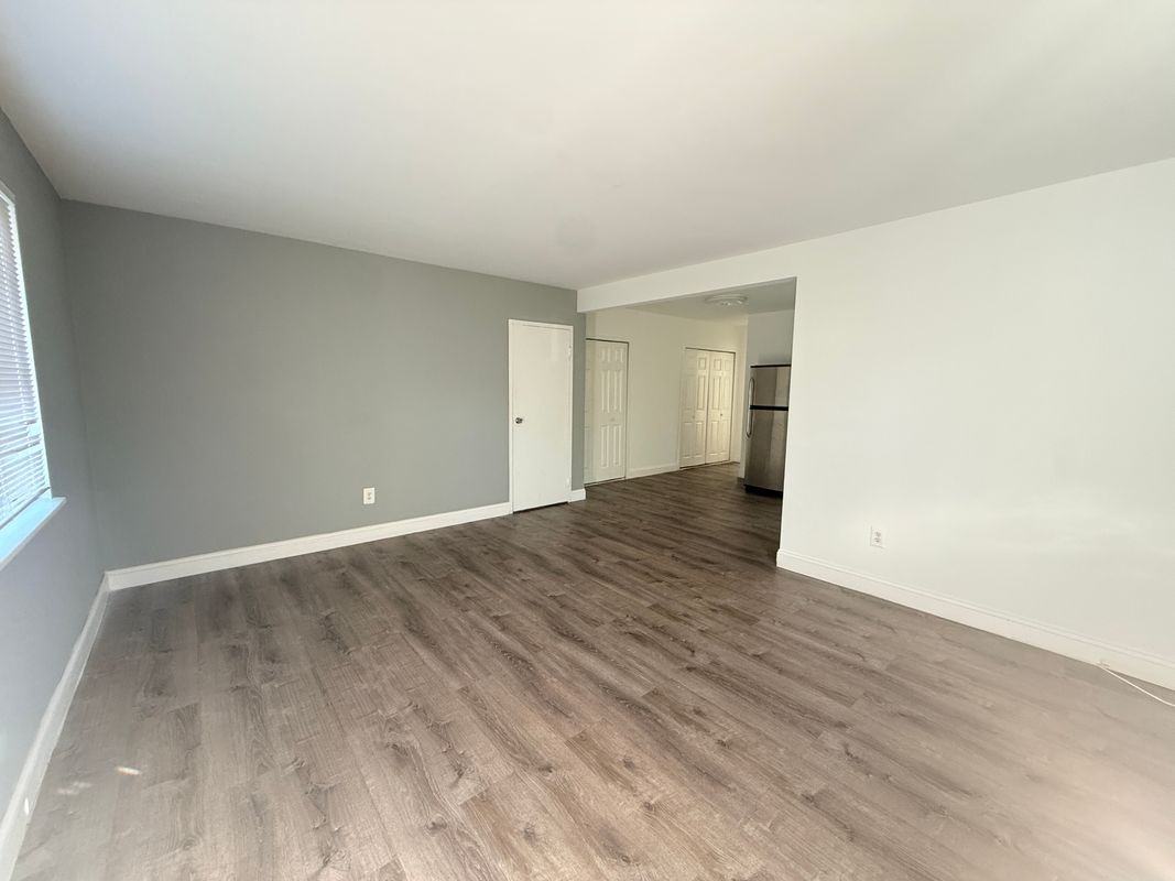 409 Montrose Avenue - Photo 2 of 14