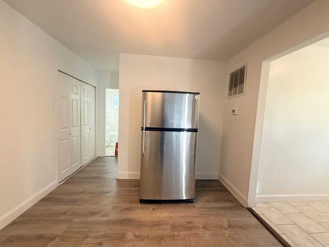 409 Montrose Avenue - Photo 3 of 14