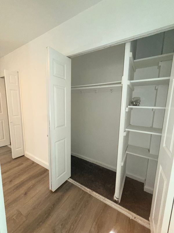 409 Montrose Ave - Photo 7 of 14
