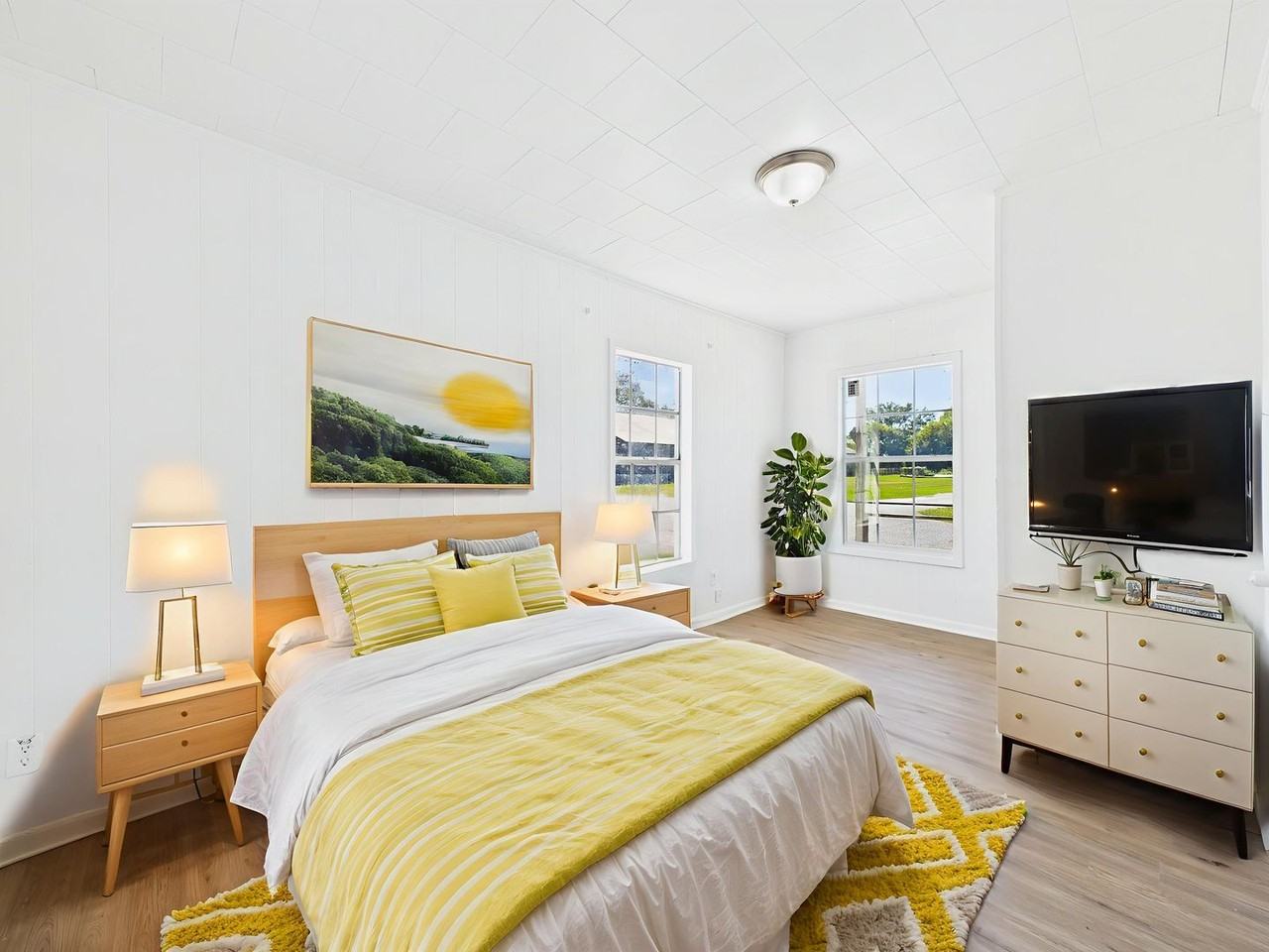 711 E Lessley St - Photo 5 of 16